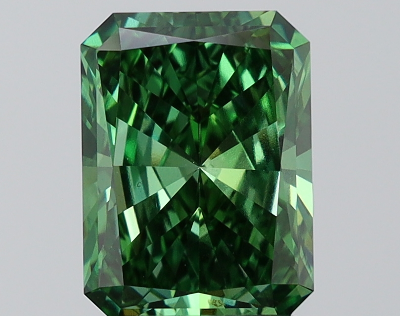 Radiant 2.4 Fancy Vivid Green VS1